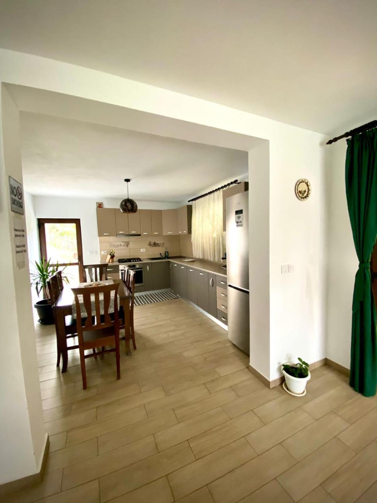 Casa Alex Hotel Curtea de Argeş Eksteriør billede