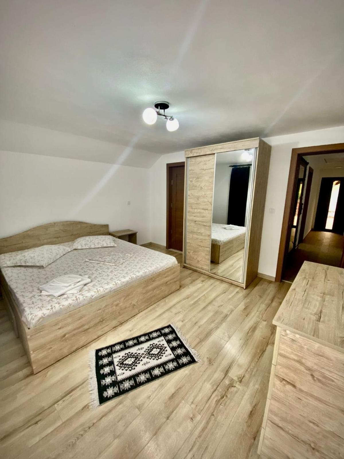 Casa Alex Hotel Curtea de Argeş Eksteriør billede